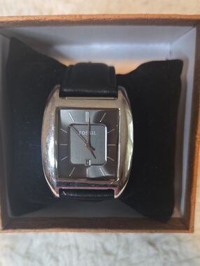 Fossil Men's Black Leather Strap Silver-Tone Watch